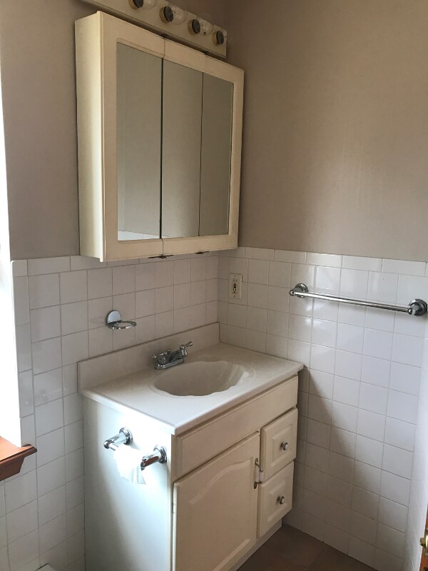 Building Photo - 22 Lawrence St