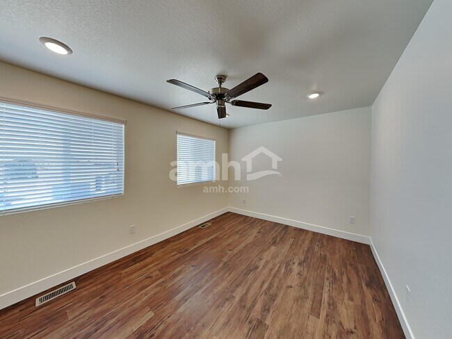 Building Photo - 26122 E Calhoun Pl