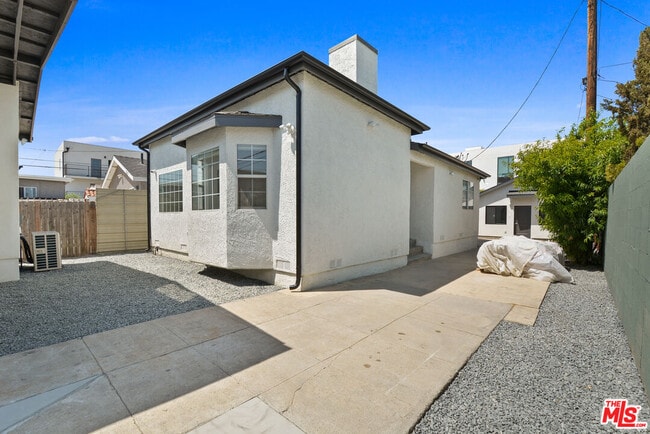 Building Photo - 2619 Carmona Ave