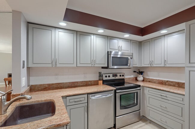 Building Photo - 2800 N Ocean Dr