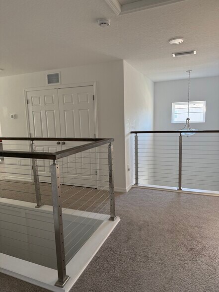 Building Photo - 12480 Hilltop Farms Dr