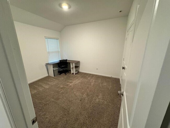 Building Photo - 12204 Perritos Pl