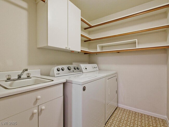 Building Photo - 2248 Midvale Terrace