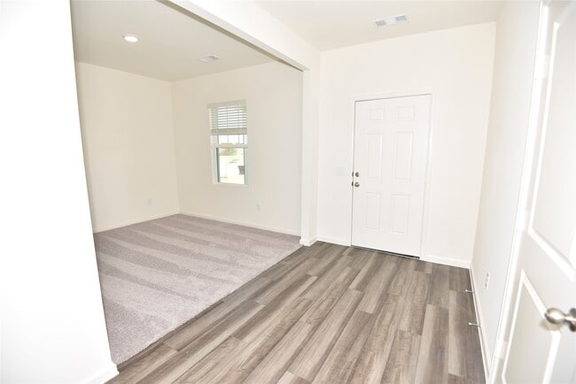 Building Photo - 21650 Cottage Ln