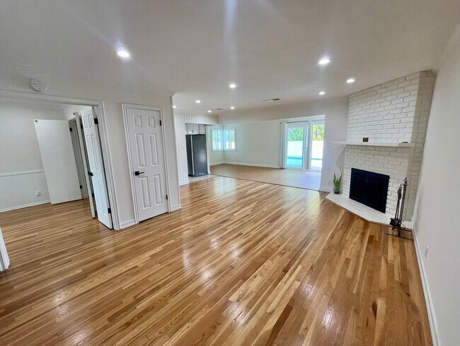 Building Photo - 6666 Sedan Ave