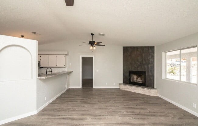 Building Photo - RECENTLY REDUCED RENT!  3 Bedroom, 2.5 Bat...