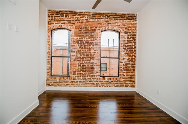 Building Photo - 110 W Knox St