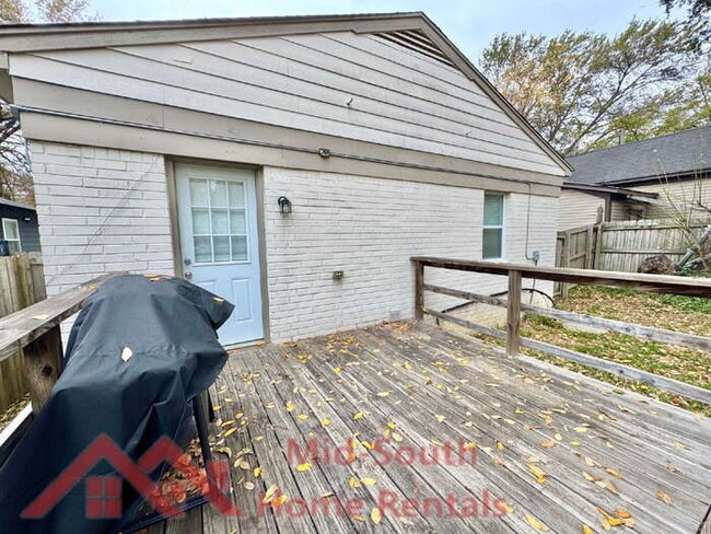 Building Photo - 1046 Tanglewood St