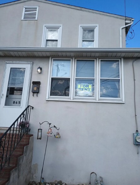 Primary Photo - 865 Lancaster Ave