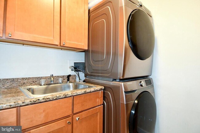 Building Photo - 4620 N Park Ave