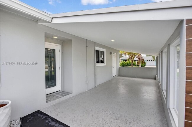 Building Photo - 268 SE 8th Ave