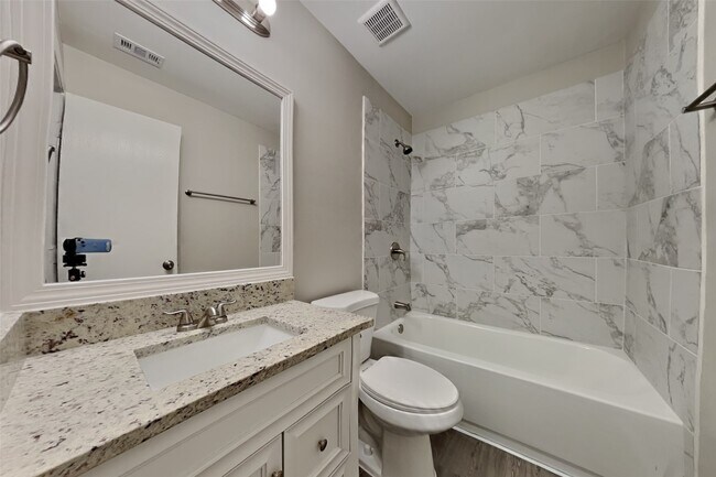 Building Photo - 19710 Twisted Creek Dr