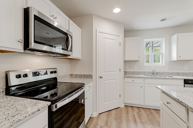 Building Photo - Like-New 4 Bedroom Home in Boulder Ridge –...