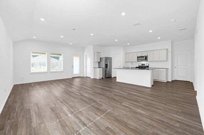 Building Photo - 40623 Spruce Ln