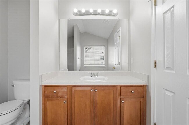 Building Photo - 465 Camella Cir