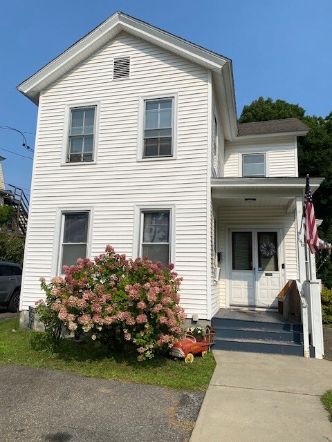 Building Photo - 146 Elm St
