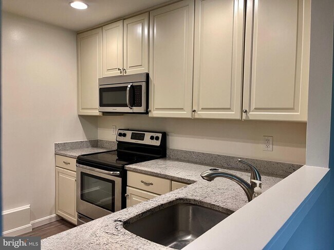 Building Photo - 10824 Whiterim Dr