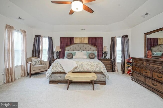 Building Photo - 142 White Cedar Dr