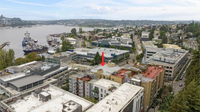 Building Photo - 1550 Eastlake Ave E