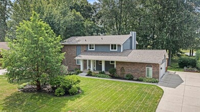 Building Photo - CLASSIC COLONIAL ELEGANCE WITH LAKESIDE SE...