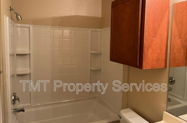 Building Photo - 5350 Dunlay Dr