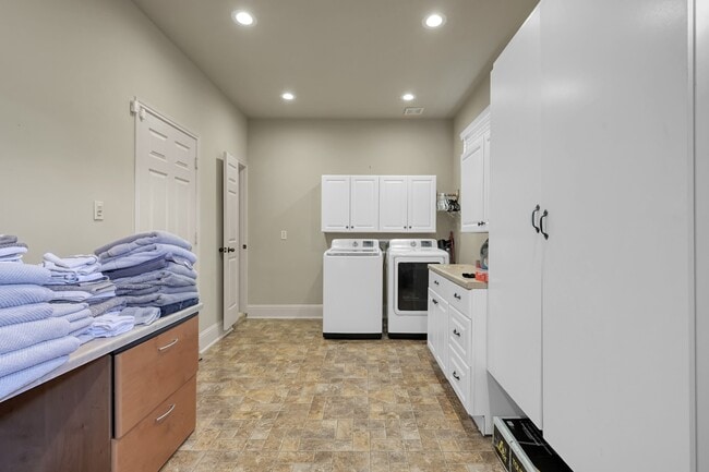 Building Photo - 158 S Vershire Cir