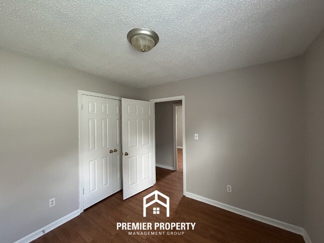 Building Photo - Charming 3BR/2BA Near Southwind | High Ceilings, Hardwood Floors & 2-Car Garage