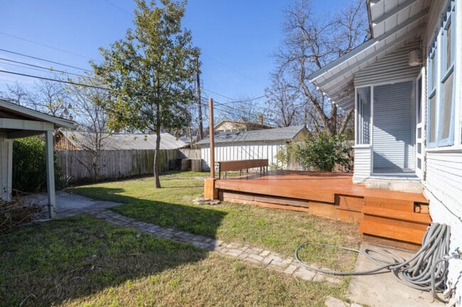 Building Photo - Historic craftsman style home located in T...