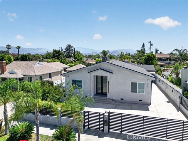 Building Photo - 8018 Shadyglade Ave
