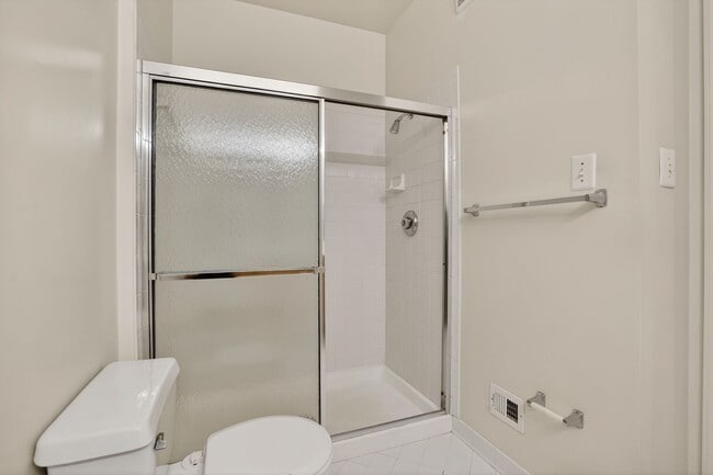 Building Photo - 4138 Fountainside Ln