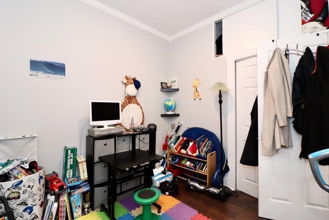 Building Photo - 19 Graham St