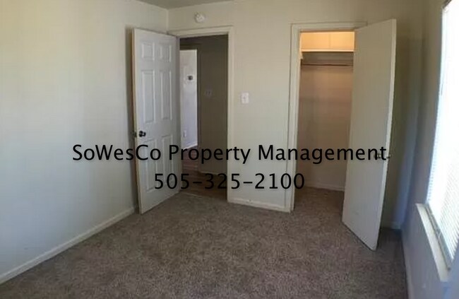 Building Photo - Cute 3 Bedroom Home with beautiful Kitchen