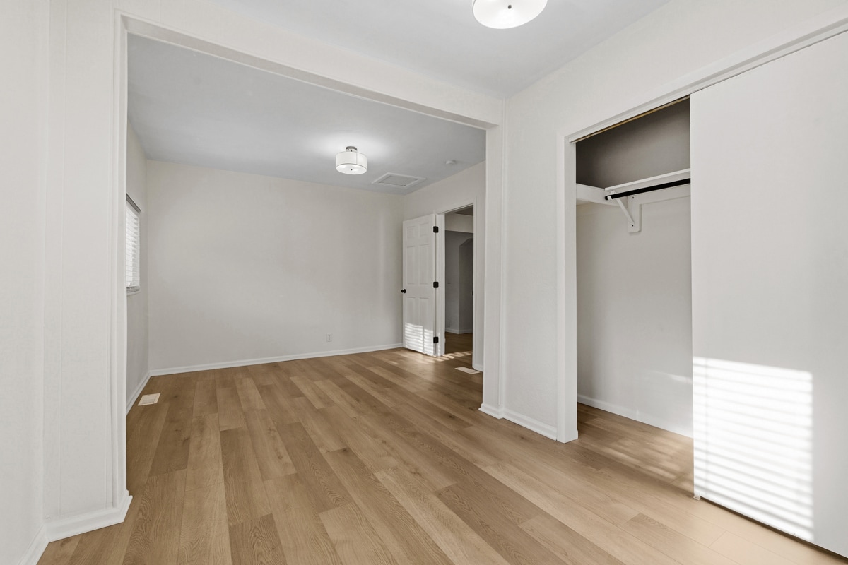 Building Photo - 423 2nd Ave