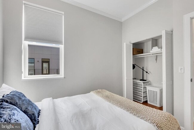 Building Photo - Sunny 1 bedroom/1 bath in Adams Morgan!