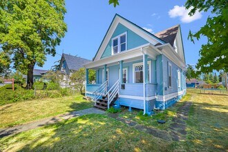 Building Photo - 4 Bedroom Home for Rent! Remodeled Home wi...