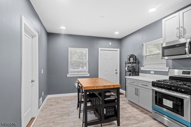 Building Photo - 110 Park Ave