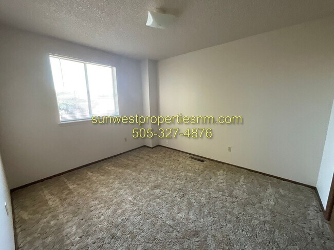 Building Photo - Farmington Ave. 1621