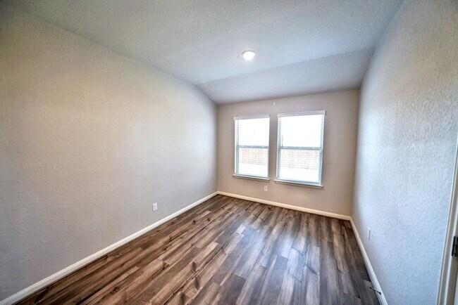 Building Photo - Gorgeous 4-Bedroom Home in Westpointe East - Realtor Commission: $500