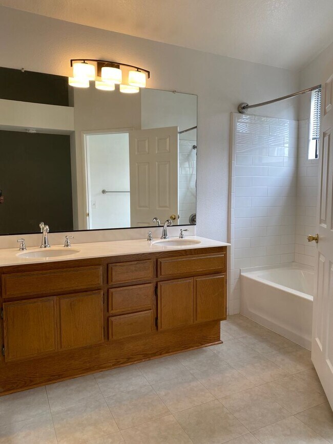 Building Photo - Single Story RSM house with HUGE yard!