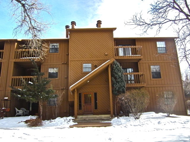 Building Photo - FALL PRE-LEASE! Large One Bedroom Top Floor Loft At Gold Run!