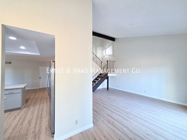 Building Photo - 1219 E Jay St