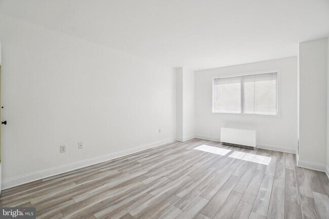 Building Photo - 2059 Huntington Ave