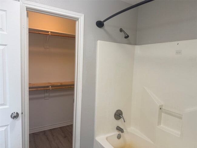 Building Photo - 140 Chuck Wagon