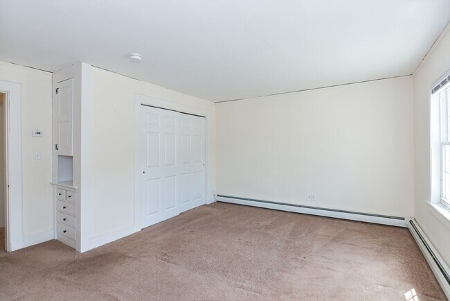 Building Photo - 118 Main St