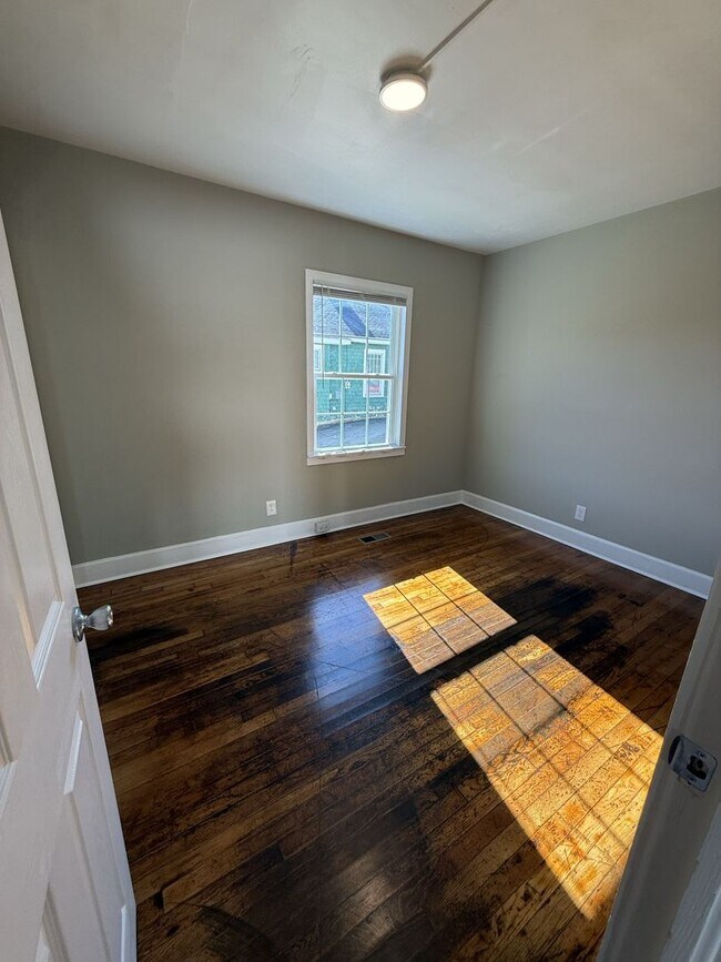 Building Photo - 1437-1459 W. Fourth St. - 12 Unit