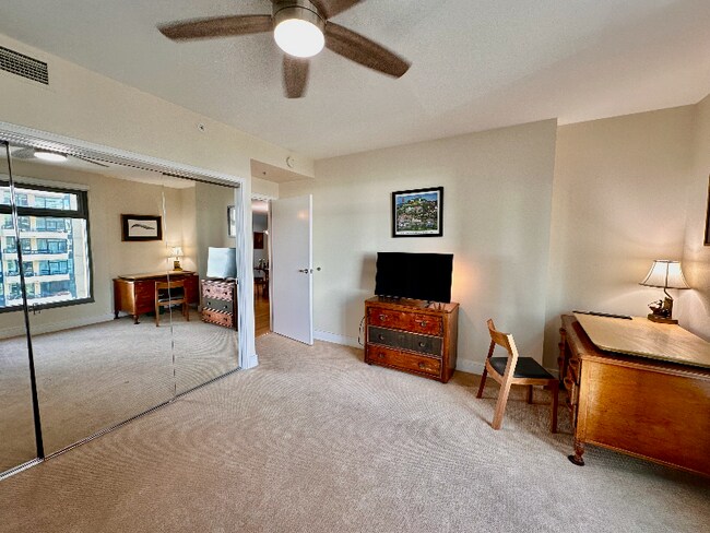 Building Photo - 654 Front St