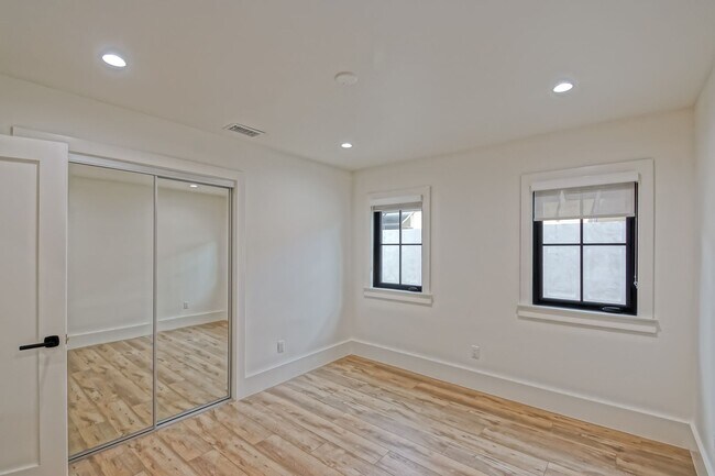 Building Photo - Completely Remodeled, Custom 3BR2BA Home w/ Spacious Floorplan, Amazing Indoor/Outdoor Space, Gat...