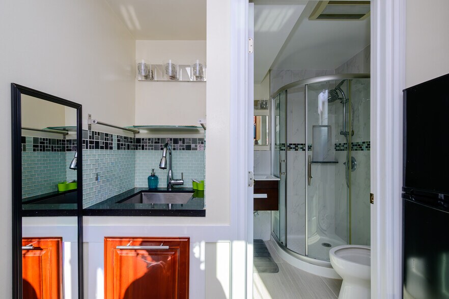 Building Photo - 2733 Ortega St