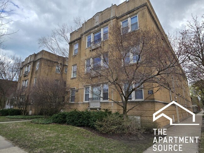 Building Photo - 552 Elmwood Ave