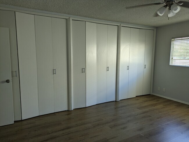 Building Photo - 17046 Burbank Blvd